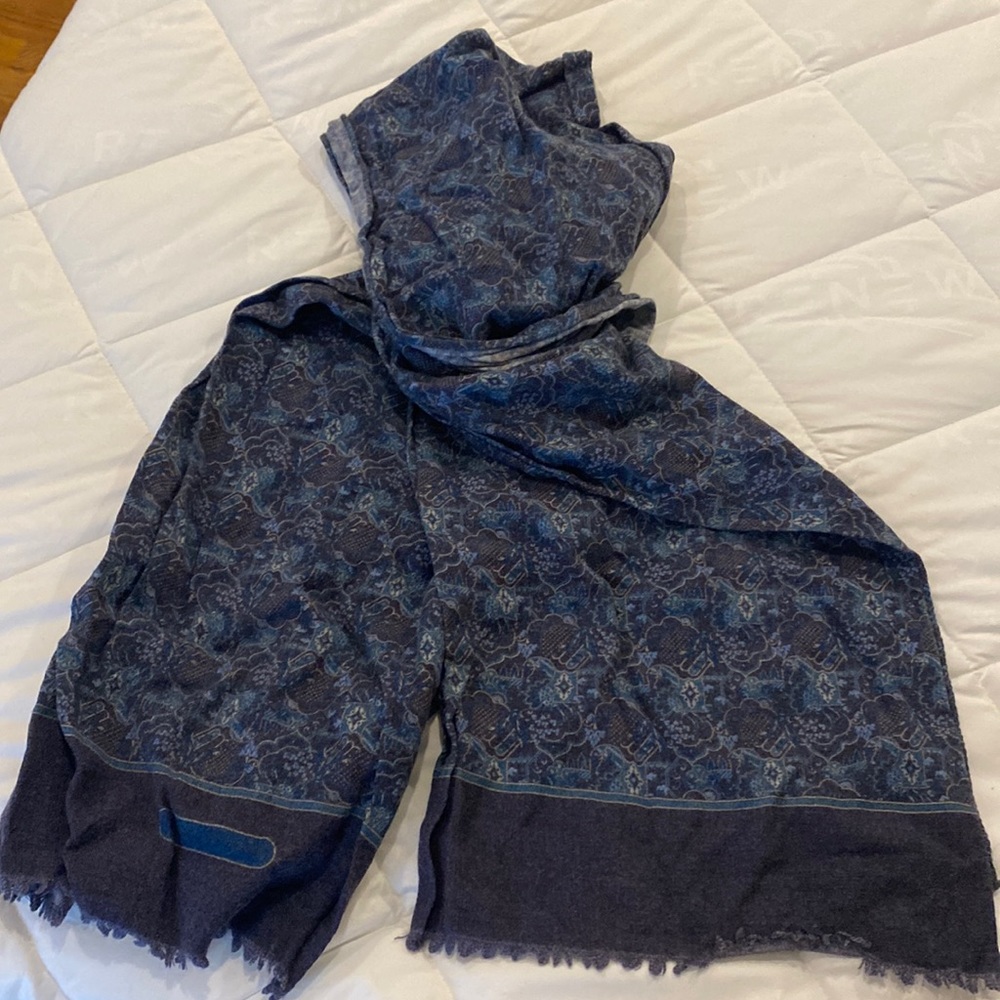 Ferragamo scarf - Picture 2 of 6